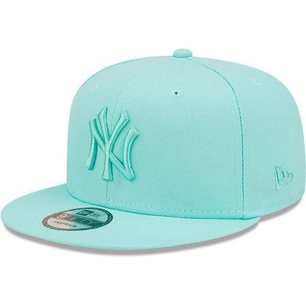 New Era New York Yankees Exclusive Selection 9FIFTY Snapback Adjustable Hat Cap- OSFM (Black Crown White Logo)