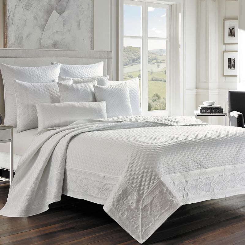 Five Queens Court Lincoln Quilt Set with Shams, White