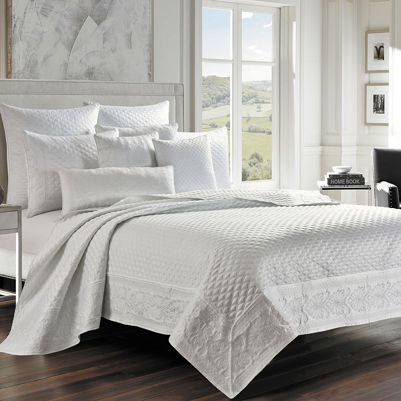 Five Queens Court Lincoln Quilt Set with Shams, White, Std Sham