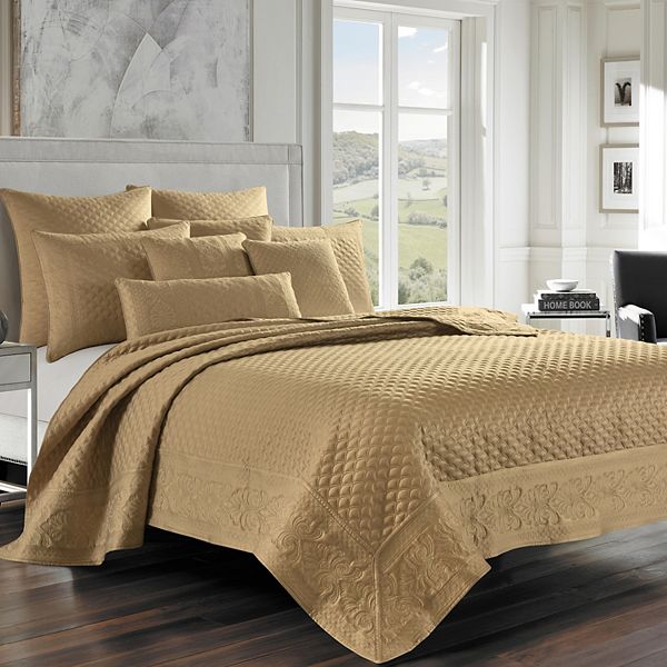 Five Queens Court Lincoln Quilt Set with Shams