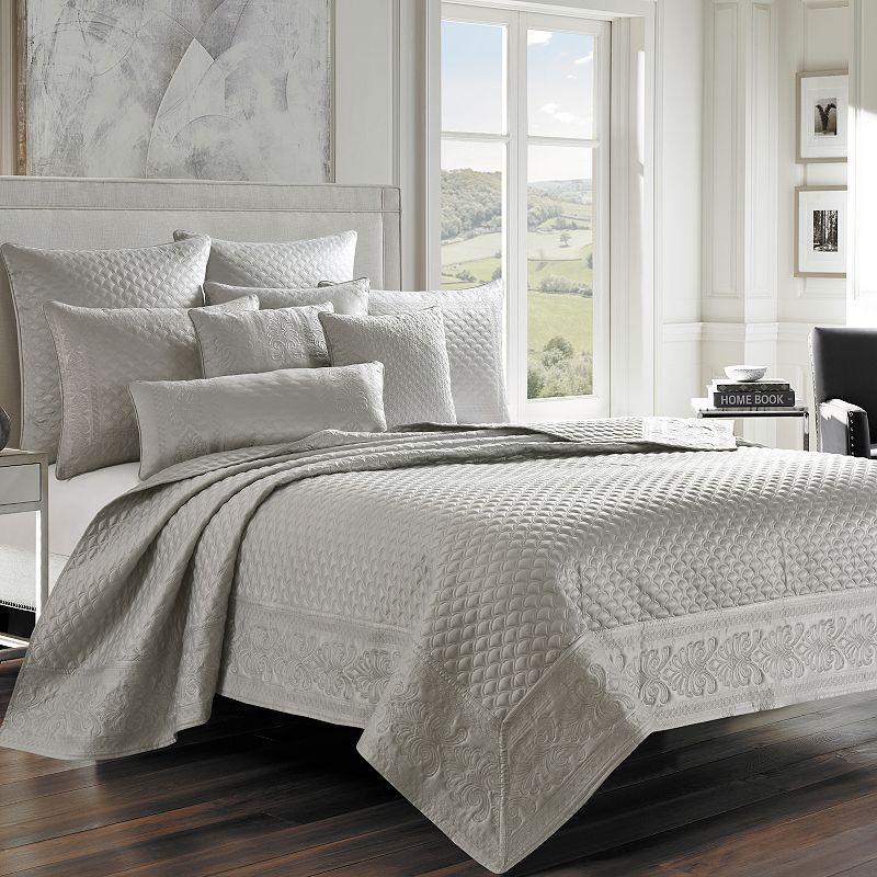 Five Queens Court Lincoln Quilt Set and Shams, Grey