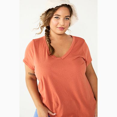 Juniors' Plus Size SO® Short Sleeve V-Neck Core Tee