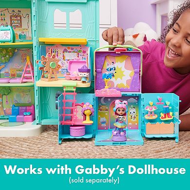 Spin Master Gabby's Dollhouse Dress-Up Closet Portable Playset with a Gabby Doll