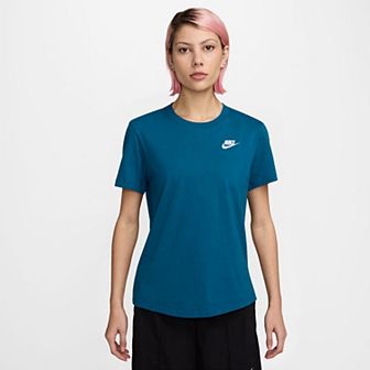 Women's Nike Sportswear Club Essentials Tee