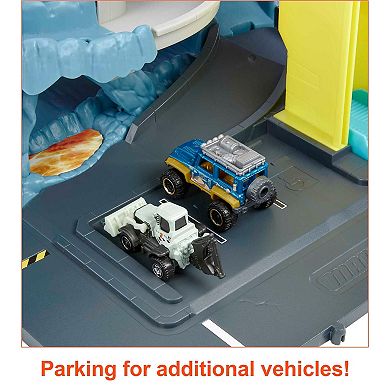 Matchbox Cars Playset with 1:64 Scale Toy SUV, Volcano Escape with Lights and Sounds