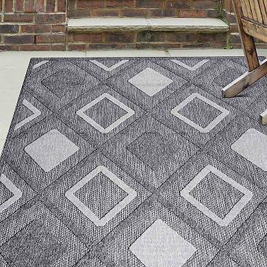 Superior Modern Geometric Diamond Lattice Indoor Outdoor Area Rug