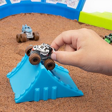 Monster Jam Mini World Finals Monster Dirt Arena with 2lbs Kinetic Sand and 6 Exclusive Mini Trucks