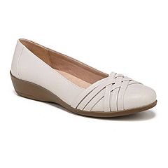 White wide hot sale width flats