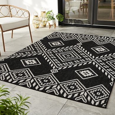 Sonoma Goods For Life® Indoor/Outdoor Black Southwest Geo Throw & Area Rug