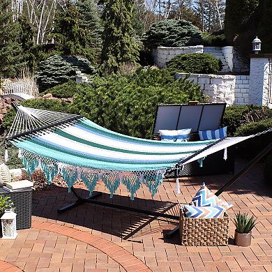 Sunnydaze 2-Person Woven Hammock with Spreader Bars and Fringe