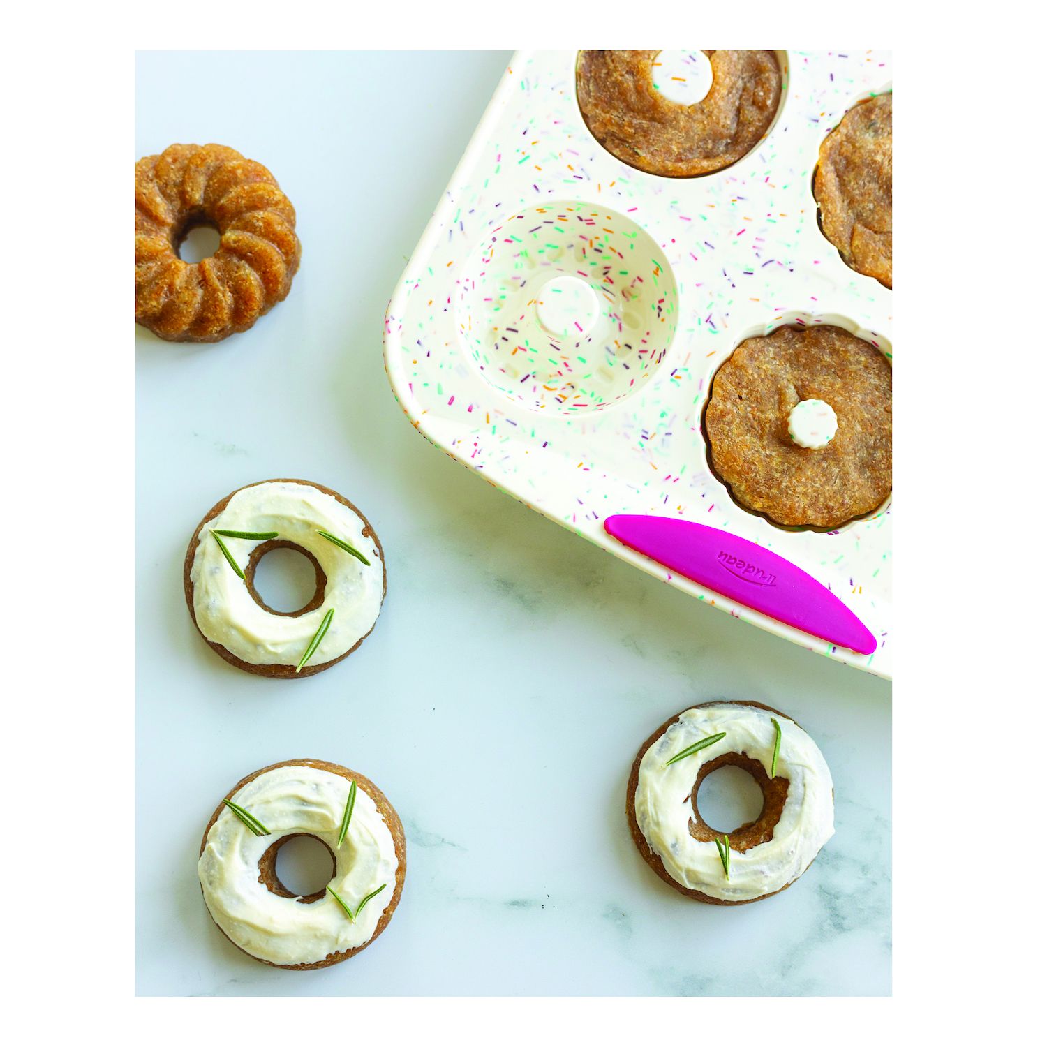 Trudeau Donut Pan - Thumbnail 4
