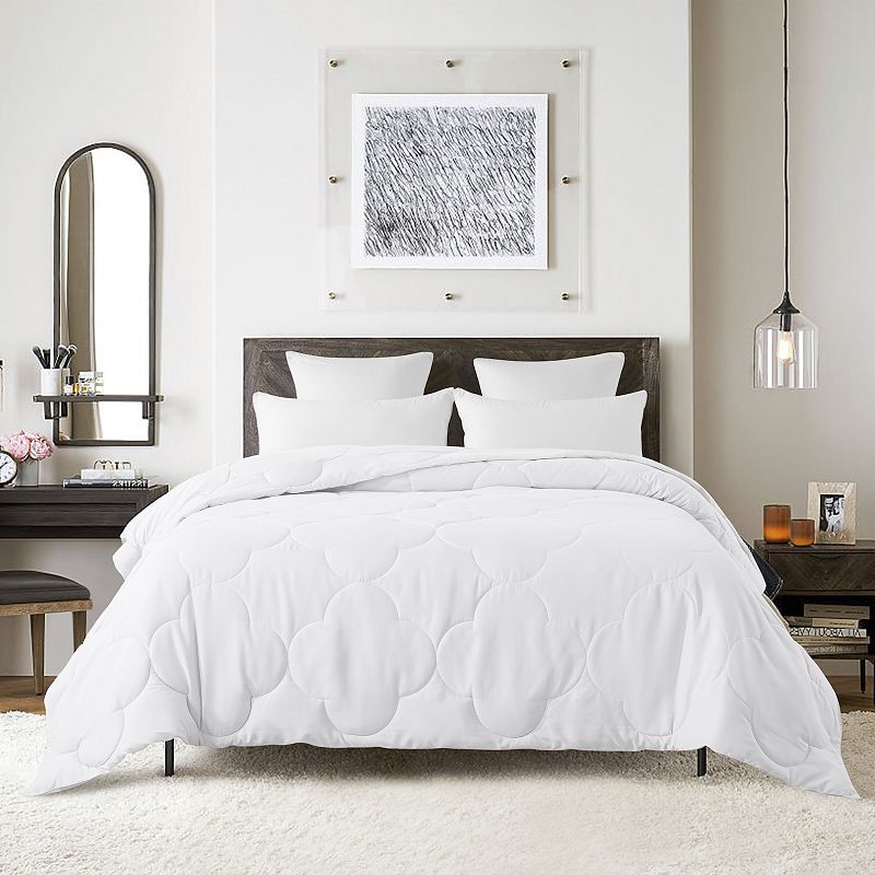 Dream On Pendant Stitch Down Alternative Comforter, White, Full/Queen