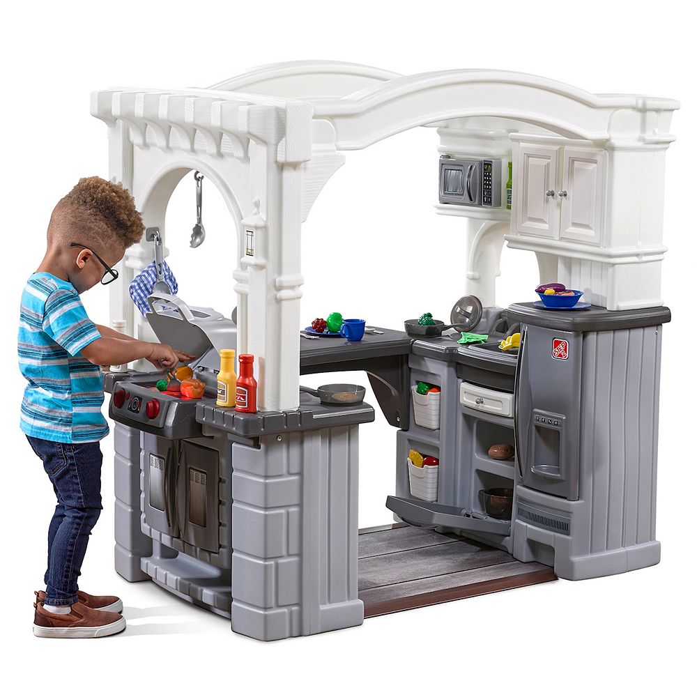 Step2 Grand Walk-In Classic Kitchen Grill Pretend Playset