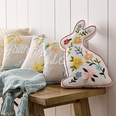 HOLD Set of 4 Easter buy Pillows