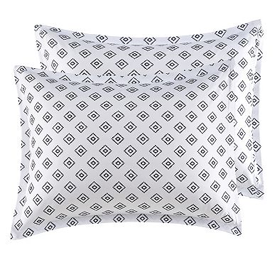Intelligent Design Zoe Reversible Comforter Set with Shams