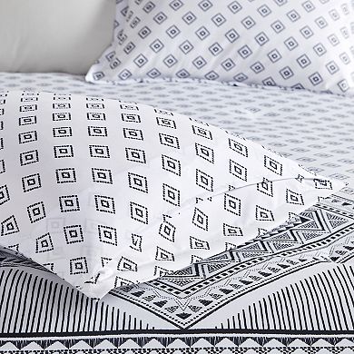 Intelligent Design Zoe Reversible Comforter Set with Shams