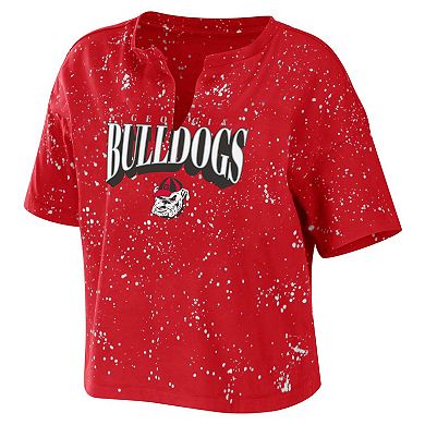Women's WEAR by Erin Andrews Red Georgia Bulldogs Bleach Wash Splatter Cropped Notch Neck T-Shirt