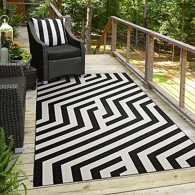 Linon Myers Outdoor Machine Washable Rug