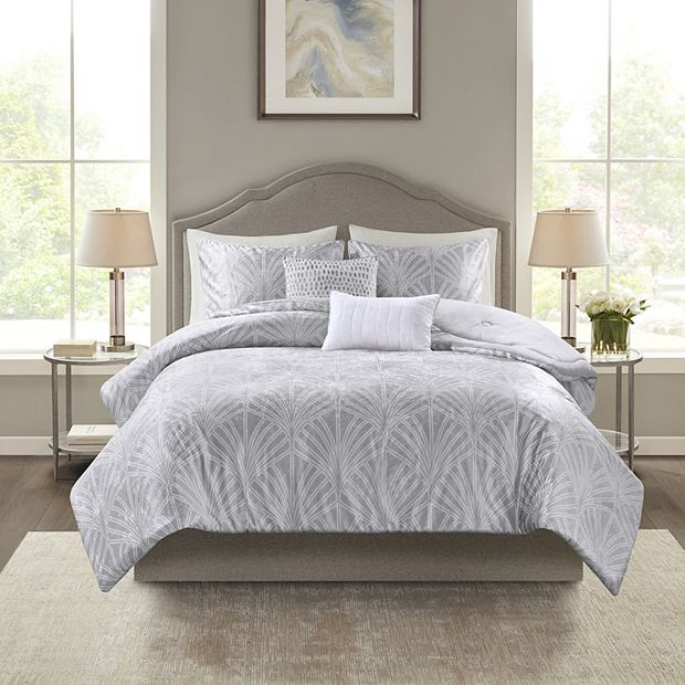 Beautyrest Kiona 5-Piece Oversized Crushed Velvet Comforter Set with Throw  Pillows