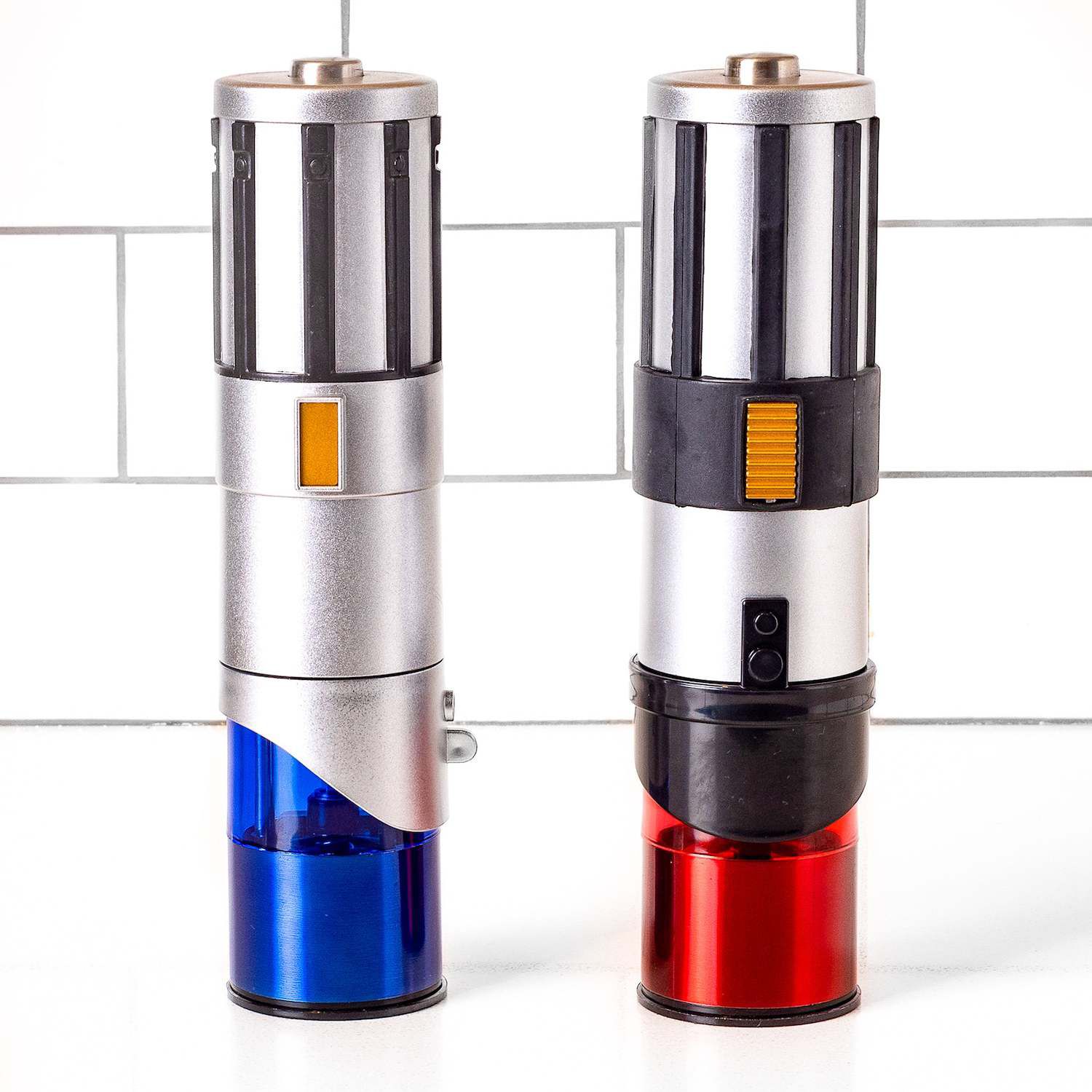 Uncanny Brands Star Wars Lightsaber Salt and Pepper Grinder - Thumbnail 3