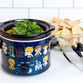 Uncanny Brands Star Wars 2-qt Slow Cooker- Kitchen Appliance