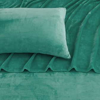 Madelinen Solid Velvet Plush Warm & Cozy Luxurious Fleece Sheet Set