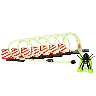 Qaba Track Builder Loop Kit Criss Cross Glowing Race Track Toy Set Spooky Spider Fun Starter Kit with Pull back Car for Kids 3 6 years old Lime Green