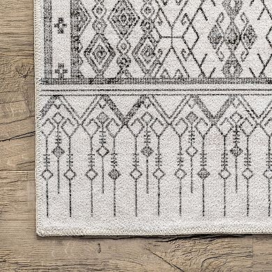 nuLoom Hettie Transitional Tribal Machine Washable Area Rug