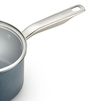 Seasoning a saucepan with a wooden handle
