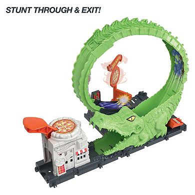 Mattel Hot Wheels Track Set With 1 Toy Car Gator Loop Pizza Place Playset
