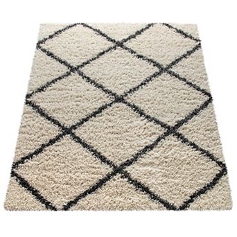 Soft Shag Rug with Diamond Pattern in Scandi Design