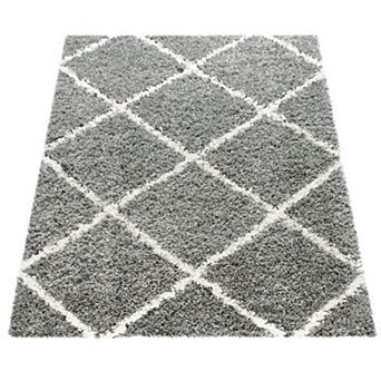 Soft Shag Rug with Diamond Pattern in Scandi Design