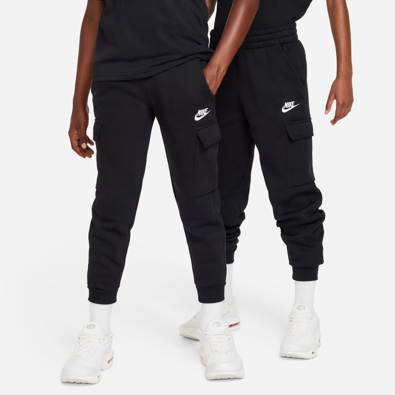 Брюки Nike Sportswear Club Fleece Cargo для мальчиков, цвет: Чёрный — фото 1