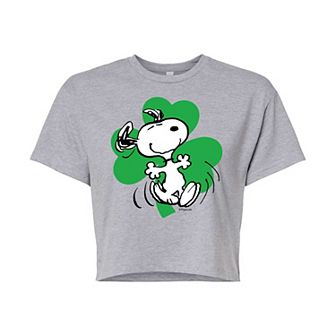 Juniors' Peanuts Snoopy Shamrock Cropped Tee
