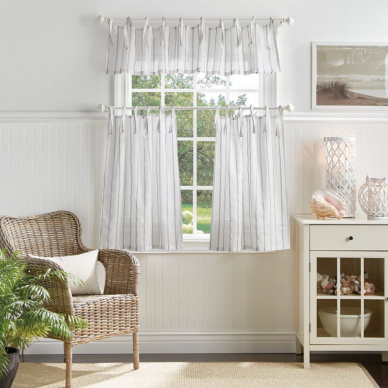 Martha Stewart's Charming DIY Café Curtains Are Made from This Kitchen  Staple