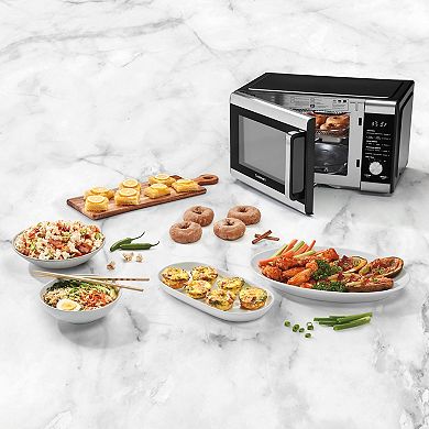 Cuisinart® 3-in-1 Microwave Air Fryer Plus
