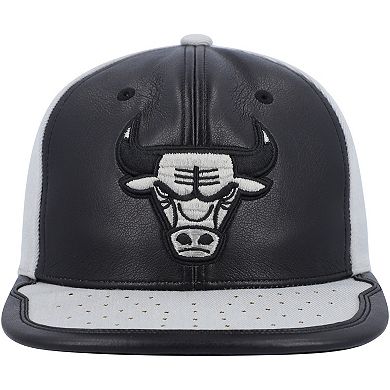 Men's Mitchell & Ness Black/Gray Chicago Bulls Day One Snapback Hat