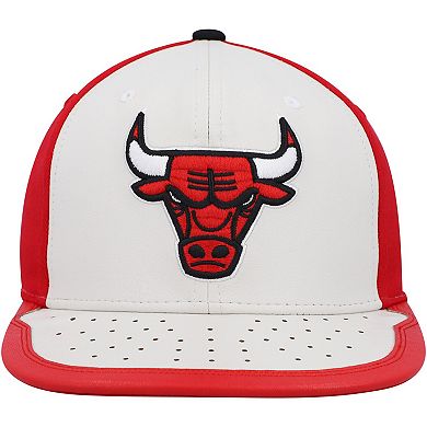 Men's Mitchell & Ness White/Red Chicago Bulls Day One Snapback Hat