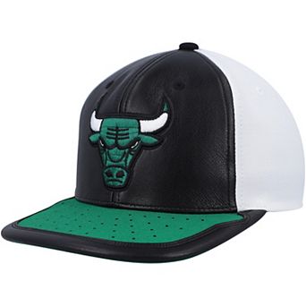 Men's Mitchell & Ness White/Green Chicago Bulls Day One Snapback Hat