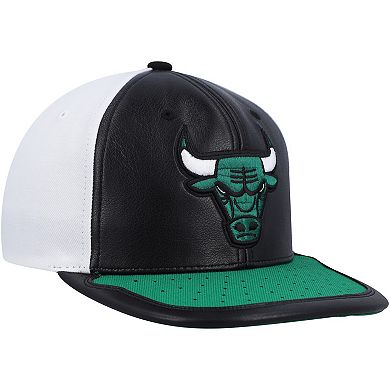 Men's Mitchell & Ness White/Green Chicago Bulls Day One Snapback Hat