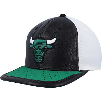 Men's Mitchell & Ness White/Green Chicago Bulls Day One Snapback Hat