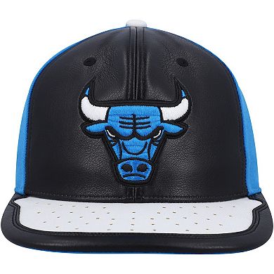Men's Mitchell & Ness Black/White Chicago Bulls Day One Snapback Hat