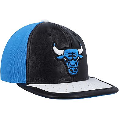Men's Mitchell & Ness Black/White Chicago Bulls Day One Snapback Hat