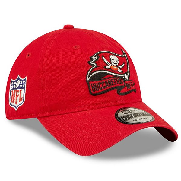 New Era Tampa Bay Buccaneers NFL On Field Sideline 2023 Red Bobble Knit Hat  - NFL from USA Sports UK