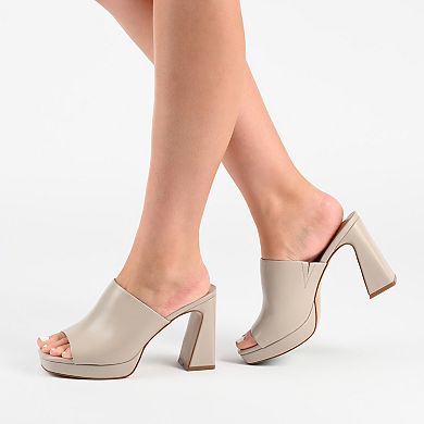 Journee Ezzlynn Women's Block Heel Sandals