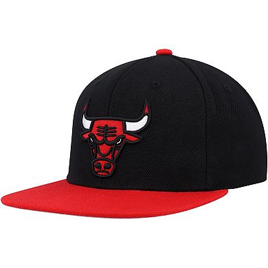 Men's Mitchell & Ness Black/Red Chicago Bulls Side Core 2.0 Snapback Hat