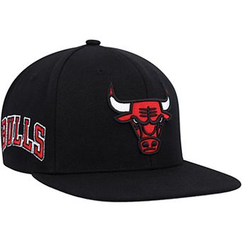 Men's Mitchell & Ness Black Chicago Bulls Side Core 2.0 Snapback Hat