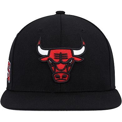 Men's Mitchell & Ness Black Chicago Bulls Side Core 2.0 Snapback Hat
