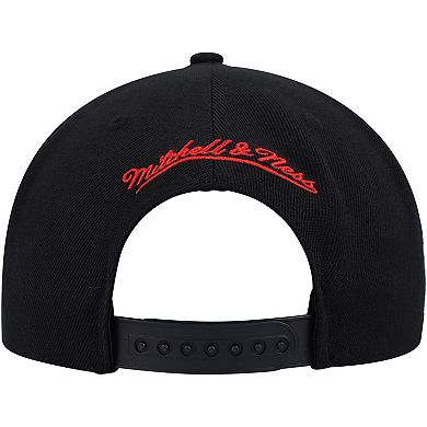 Men's Mitchell & Ness Black Chicago Bulls Side Core 2.0 Snapback Hat