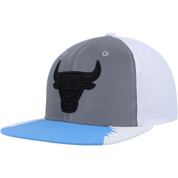 Men's Mitchell & Ness White Chicago Bulls Cool Down Trucker Snapback Hat
